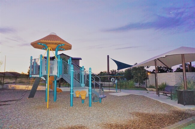 Building Photo - 260 Gaida Loop