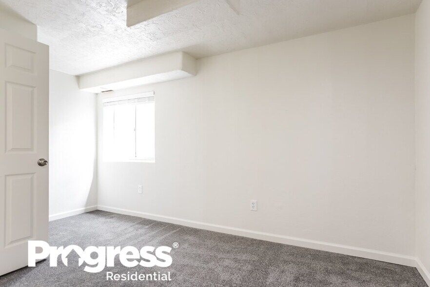 Building Photo - 8480 S Upham Way