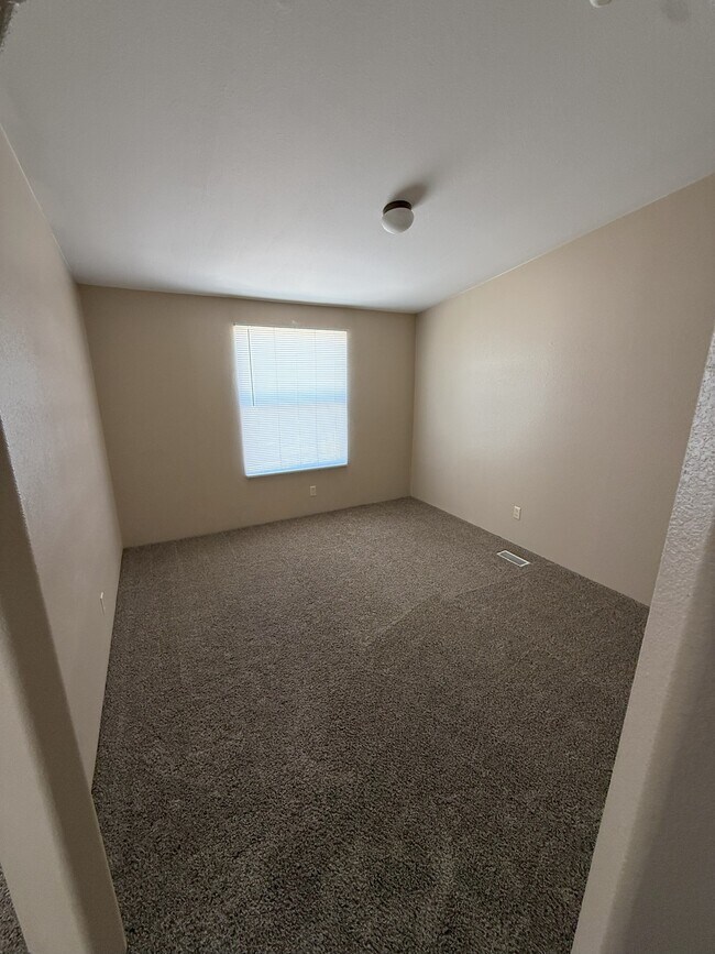 Building Photo - 1632 Sierra Vista Dr
