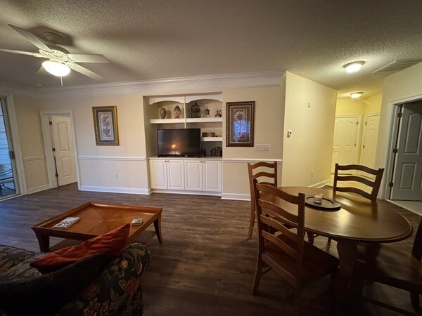 Building Photo - 5650 Barefoot Resort Bridge Rd