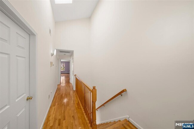 Building Photo - 227 E Columbia Ave