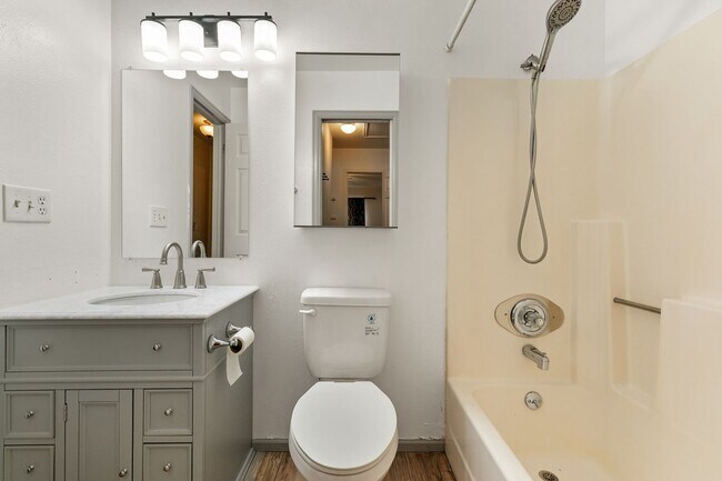 Building Photo - 1090 Sundering Dr