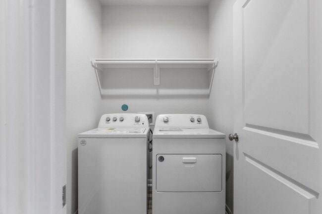 Building Photo - 102 Avalon Dr