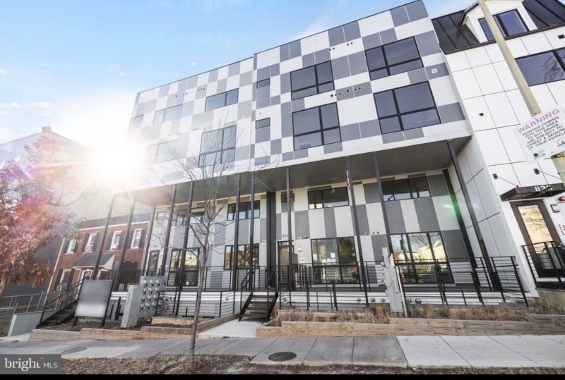 Building Photo - 824 18th St NE