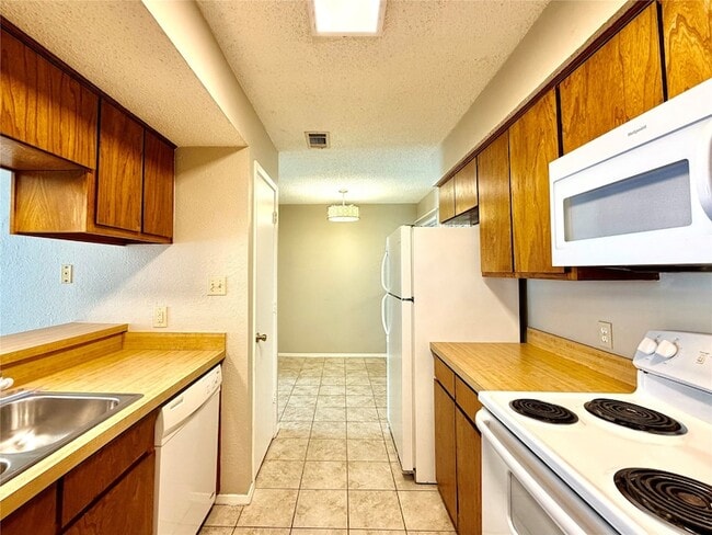Building Photo - 1247 Dallas Dr