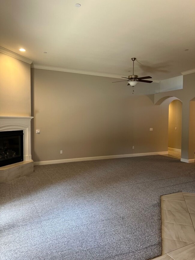 Building Photo - Beautiful Family Home