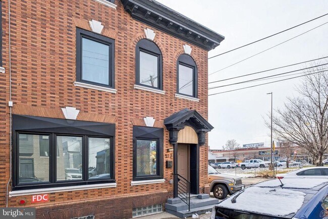 Building Photo - 512 W Norris St