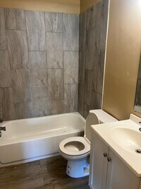 Building Photo - 2018 Hickorydale Dr