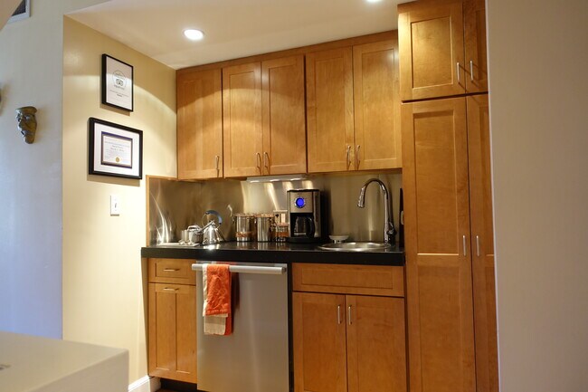 Building Photo - 116 W Newton St