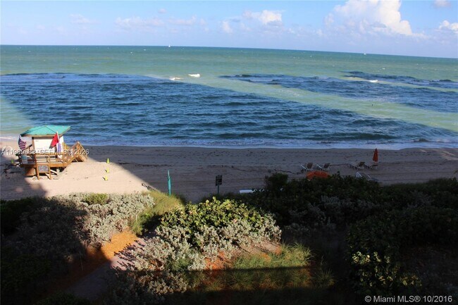 Building Photo - 16275 Collins Ave