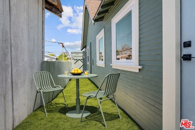 Building Photo - 2422 W 30th St