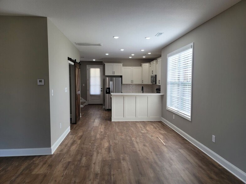 Building Photo - 7009 Wright Rd