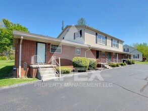 Building Photo - MOVE-IN SPECIAL, $1 RENT!! - Spacious Ground Floor 2 Bd - 1Ba Apartment in Fountain City -- END U...