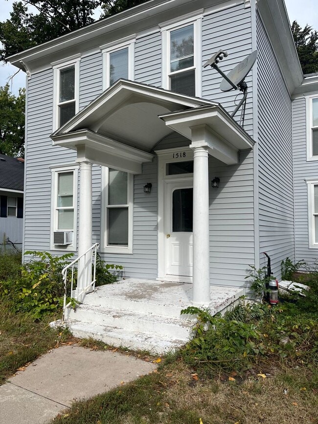 Primary Photo - 1518 W Charles St