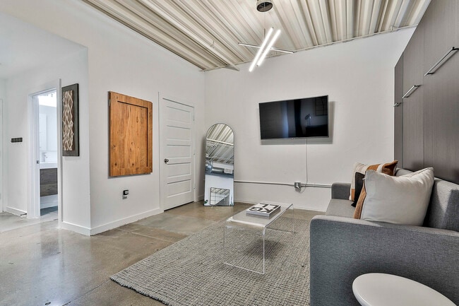 Building Photo - 675 Greenwood Ave NE