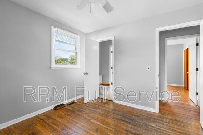 Building Photo - 465 Clearwater Dr