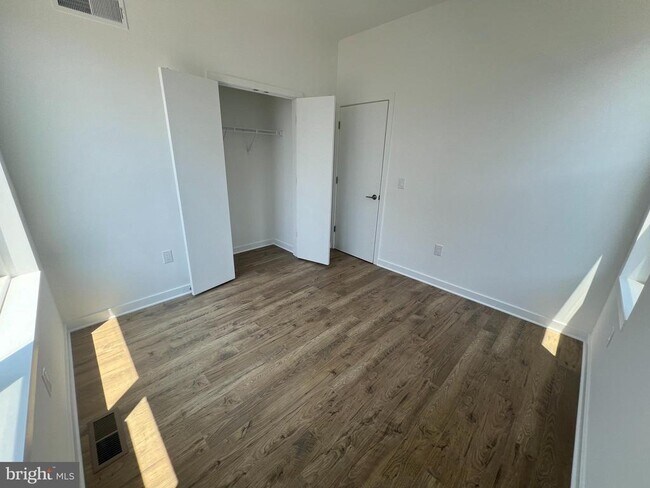 Building Photo - 3010 Pierview Walk