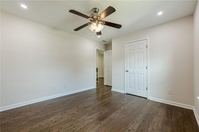 Building Photo - 4720 Shiloh Springs Rd