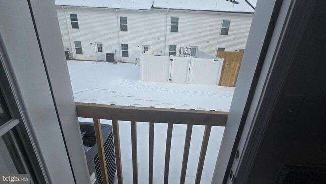 Building Photo - 14 Snowdrop Ct