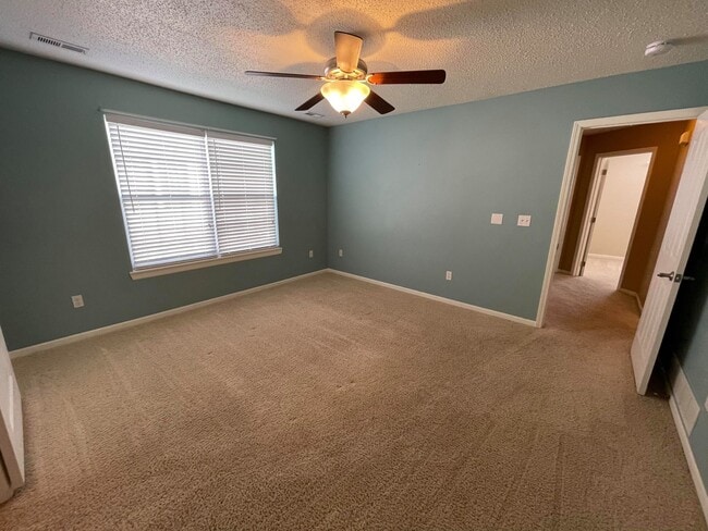 Building Photo - 1212 Fox Run Dr