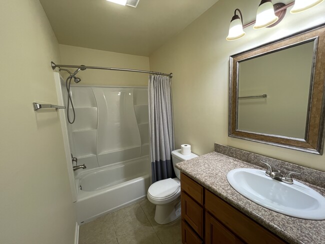 Upstairs bathroom with bathtub - 716 Heavens Dr