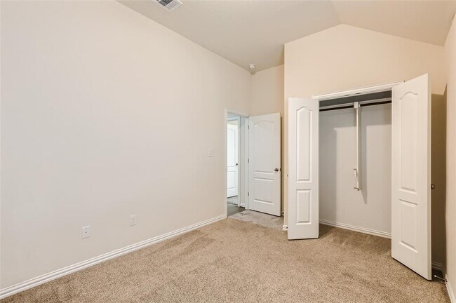 Building Photo - 5867 San Savino Dr