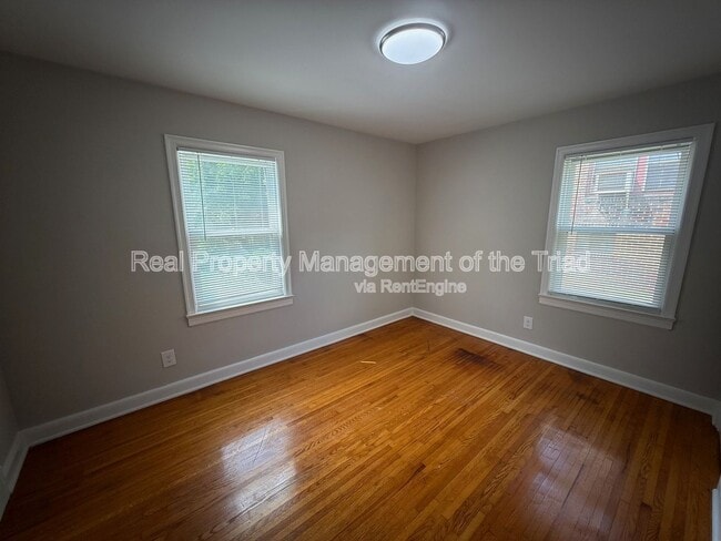 Building Photo - 828 Circle Dr