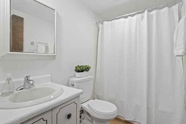 Building Photo - 276 Codman Hill Rd