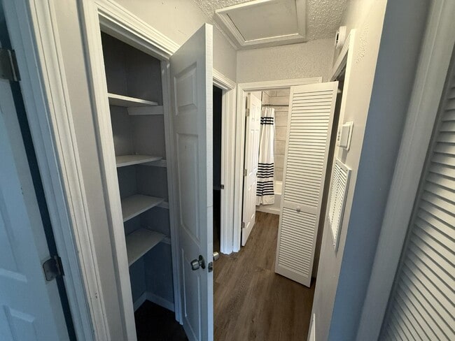 Building Photo - 1021 Mount St