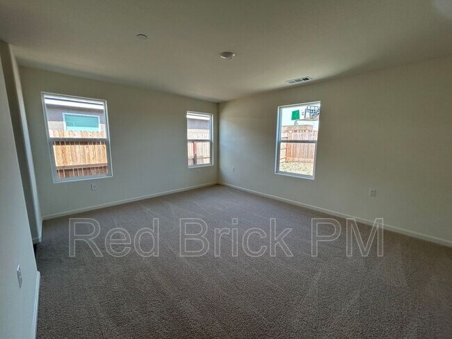 Building Photo - 38 River Oak Ct