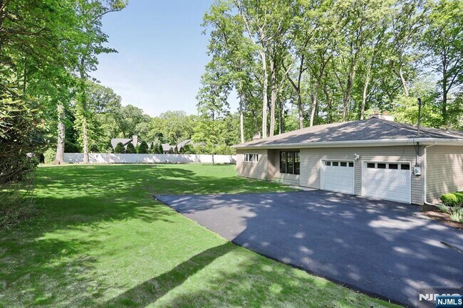 Building Photo - 16 Cypress Peak Ln