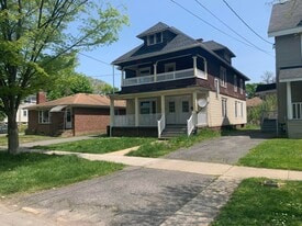 Building Photo - 205 Roosevelt Ave
