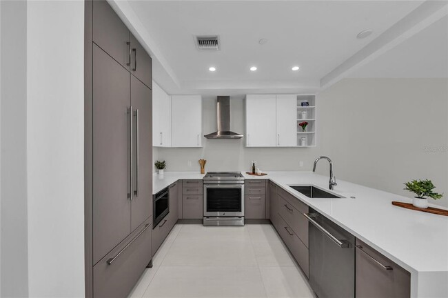 Building Photo - 275 1st Ave S