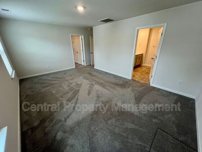 Building Photo - 534 Evaleigh St