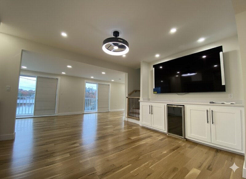 Building Photo - 8 Russell Rd