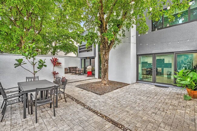 Building Photo - 2990 SW 30th Ct