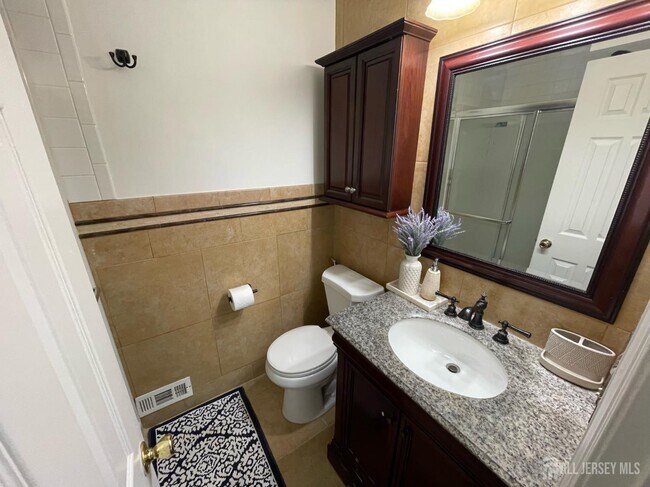 Building Photo - 399 Hadleigh Ln