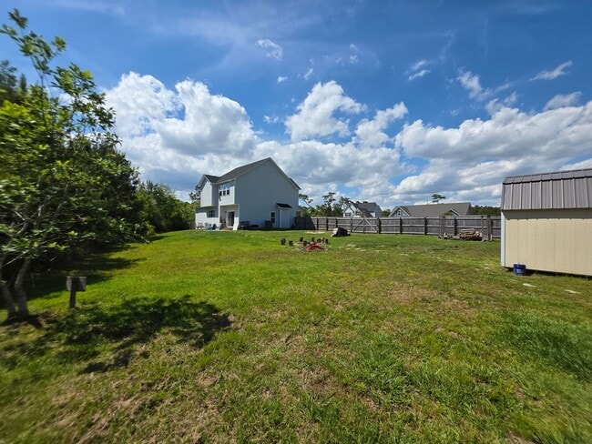 Building Photo - Spacious & Stylish Living Near Camp Lejeune with Expansive Fenced Backyard