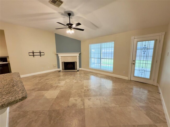 Building Photo - 10626 Emnora Ln