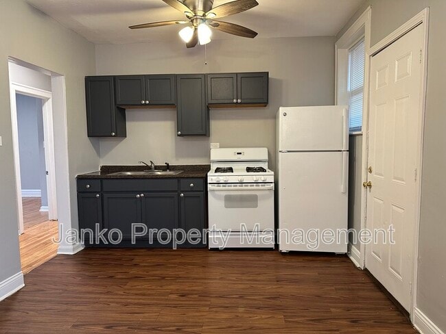 Primary Photo - 5605 W Wabansia Ave