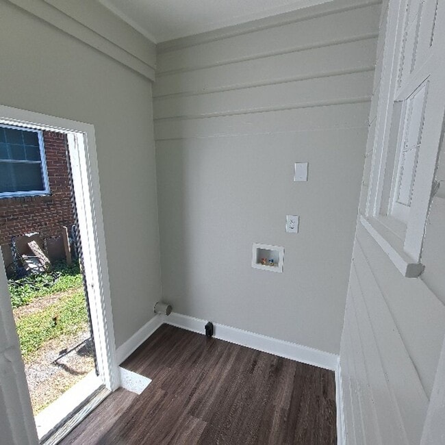 Building Photo - 927 Maple Dr