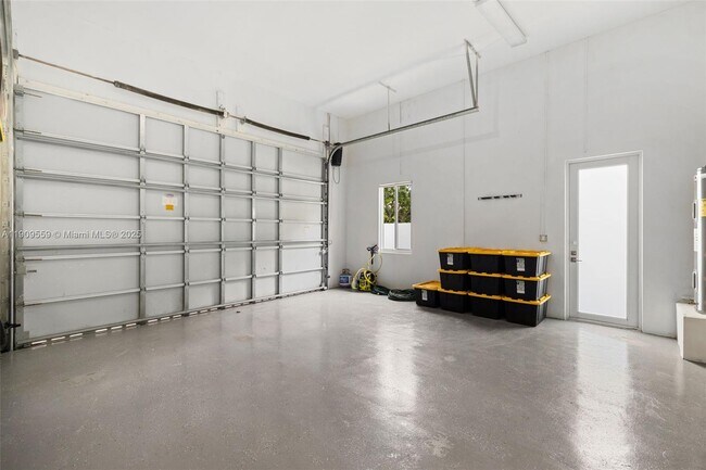 Building Photo - 9580 SW 101st Terrace