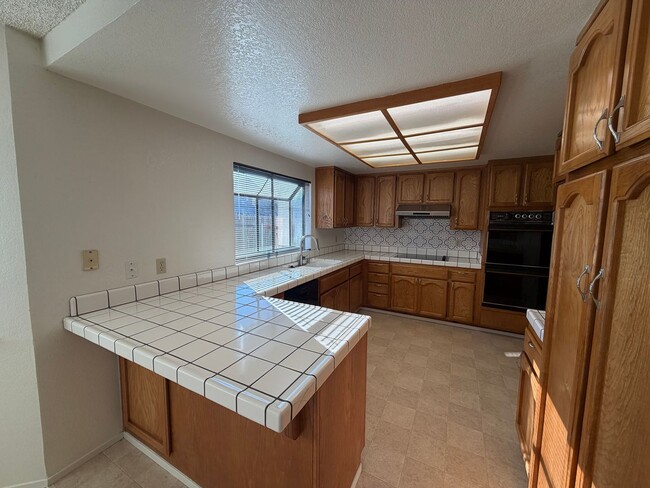 Building Photo - 3 Bed | 2.5 Bath | 2150SF | 2 Car Garage | Two Story | Tenant pays $190 for WS&G