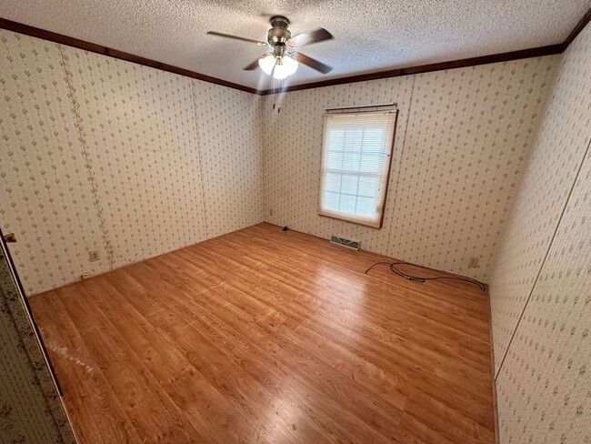 Building Photo - 3-Bedroom Home Close to Farmville with Who...