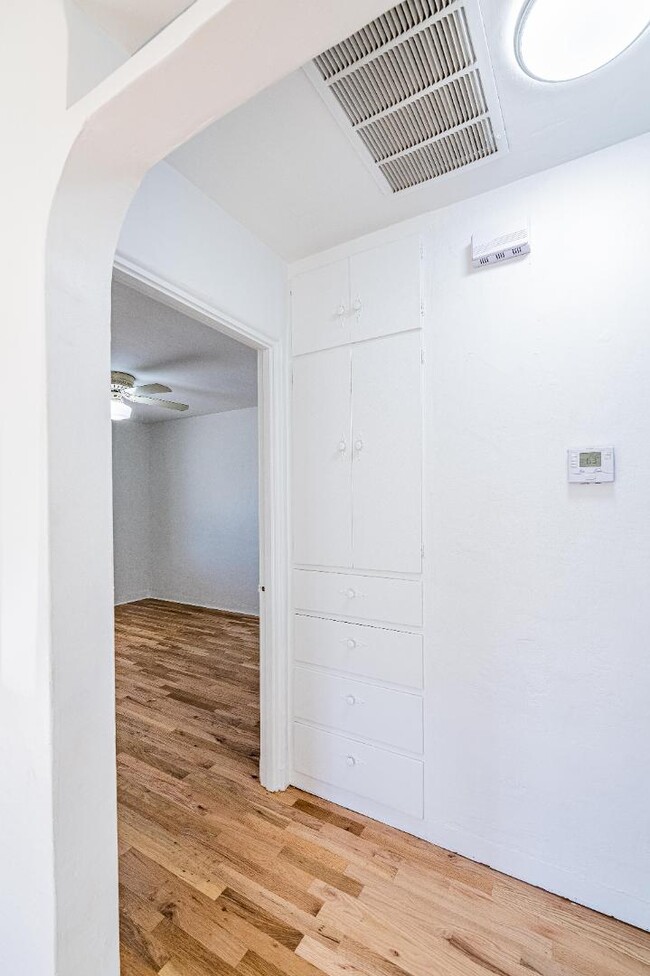 Building Photo - 624 Adams St NE