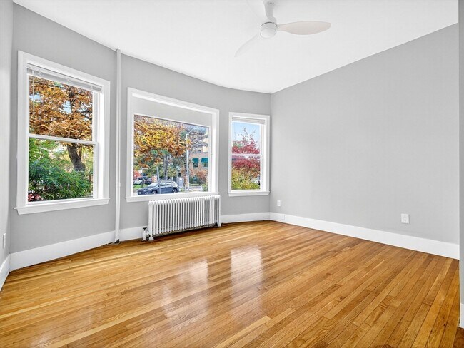Building Photo - 1576 Cambridge St