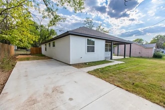 Building Photo - 1705 Sycamore St