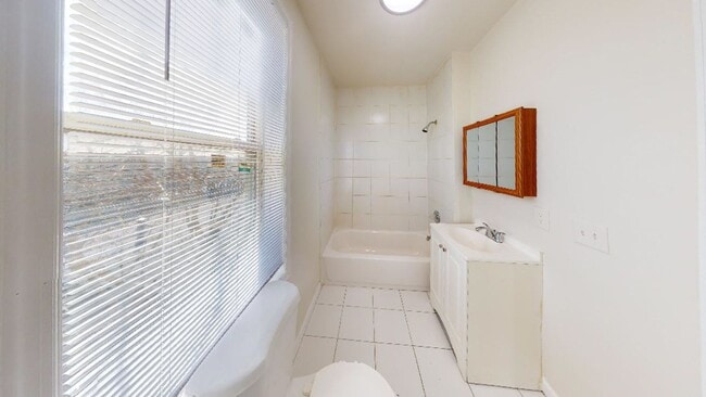 Building Photo - 1052 Garfield Ave