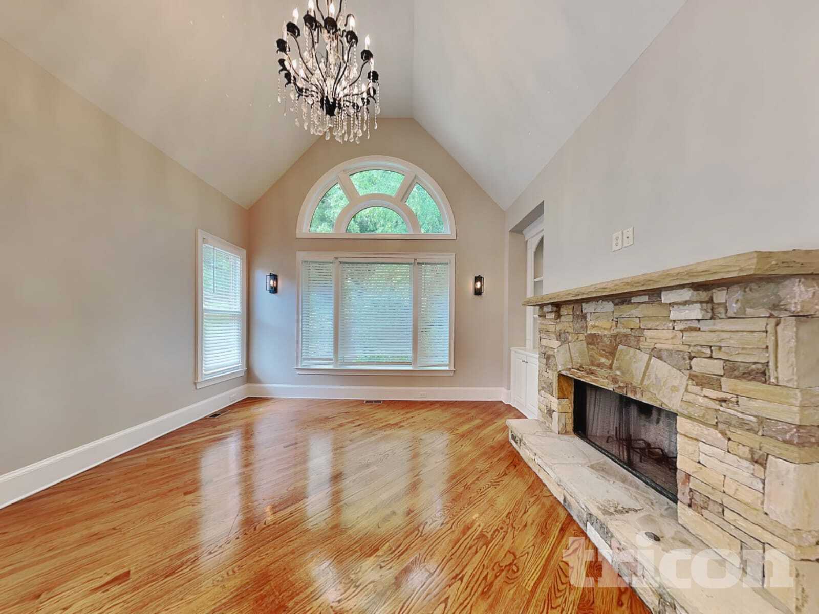 Building Photo - 5840 Cool Springs Dr