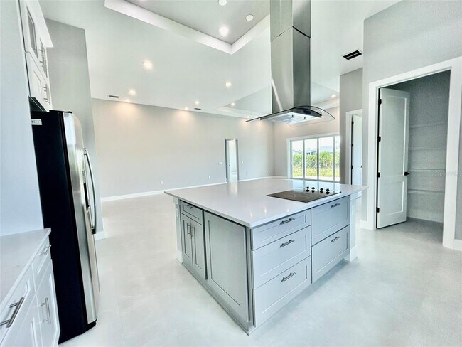 Building Photo - 8147 Tracy Cir